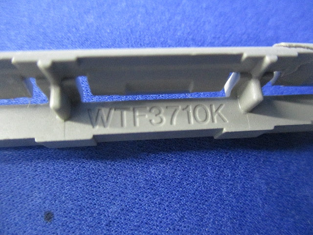 埋込絶縁コンセント取付枠(20個入) WTF3710K