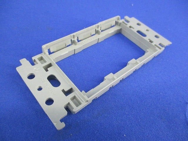 埋込絶縁コンセント取付枠(20個入) WTF3710K