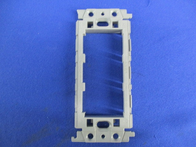 埋込絶縁コンセント取付枠(20個入) WTF3710K