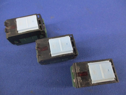 埋込ひかるスイッチB(3個入) WT5341