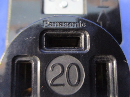 接地3P20A埋込コンセント(3個入) WF1420K