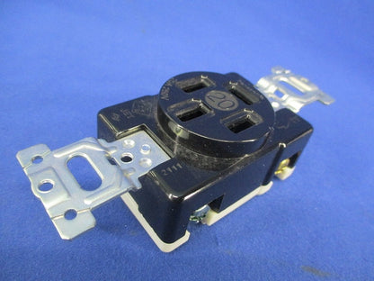 接地3P20A埋込コンセント(3個入) WF1420K