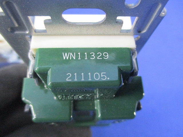 埋込アースターミナル付接地ダブルコンセント(3個入) WN11329