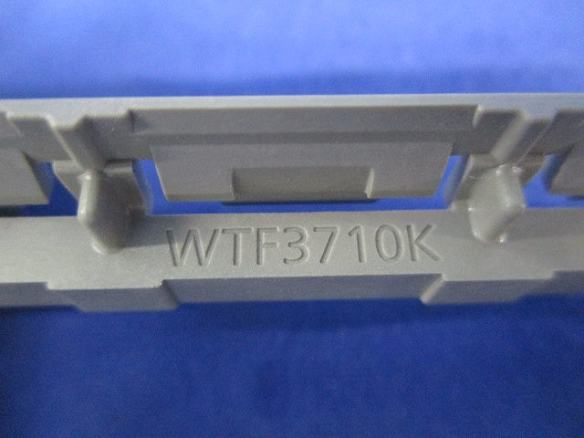 埋込絶縁コンセント取付枠(9個入) WTF3710K