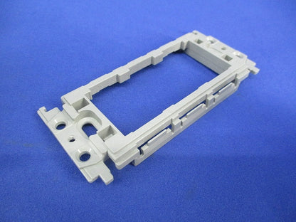 埋込絶縁コンセント取付枠(9個入) WTF3710K