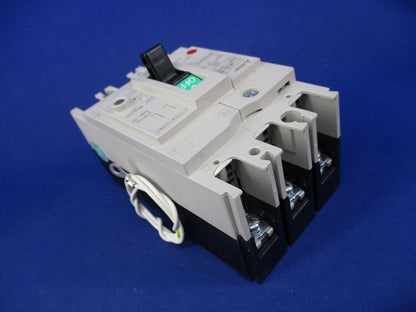 ノーヒューズブレーカ3P30A(単3中性線欠相保護付)箱違い NF63-NCV