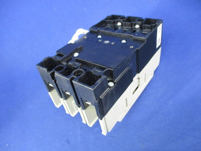 ノーヒューズブレーカ3P30A(単3中性線欠相保護付)箱違い NF63-NCV