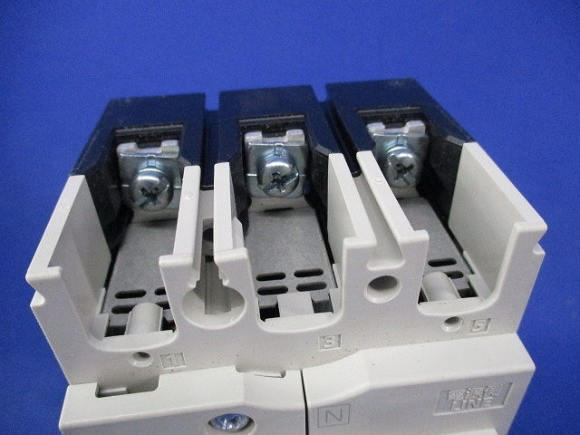 ノーヒューズブレーカ3P30A(単3中性線欠相保護付)箱違い NF63-NCV