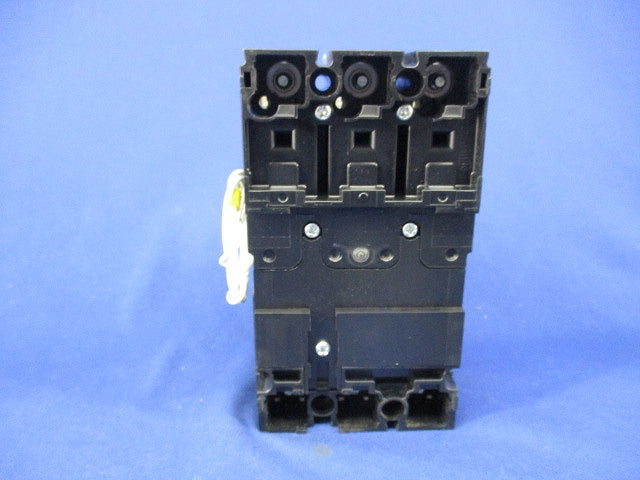 ノーヒューズブレーカ3P30A(単3中性線欠相保護付)箱違い NF63-NCV