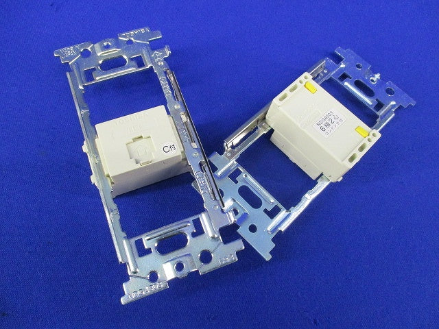 埋込モジュラーコンセント(ワンタッチサポート付)(2セット入)(汚れ有) NDG8003+NDG4303