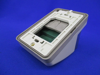 フル接地防水ダブルコンセント(キズ・汚れ有) WK4105