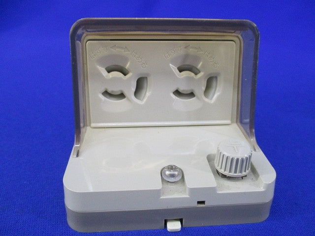 フル接地防水ダブルコンセント(キズ・汚れ有) WK4105