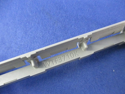 埋込絶縁コンセント取付枠(10個入) WTF3710K