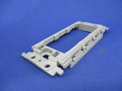 埋込絶縁コンセント取付枠(10個入) WTF3710K