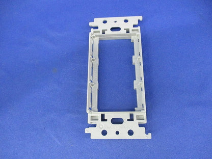 埋込絶縁コンセント取付枠(10個入) WTF3710K