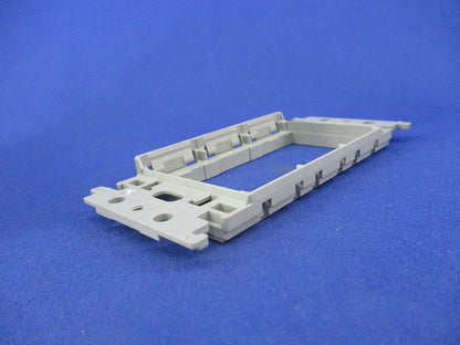 埋込絶縁コンセント取付枠(10個入) WTF3710K