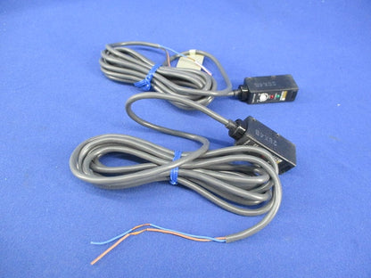 アンプ内蔵形光電スイッチ E3R-5E4