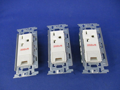 15A・20A兼用埋込アースターミナル付接地コンセント(3個入) WN1932