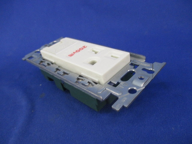 15A・20A兼用埋込アースターミナル付接地コンセント(3個入) WN1932