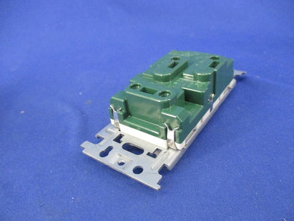 15A・20A兼用埋込アースターミナル付接地コンセント(3個入) WN1932