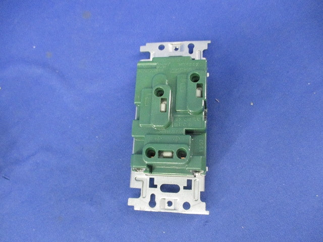 15A・20A兼用埋込アースターミナル付接地コンセント(3個入) WN1932