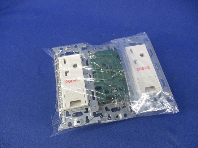 15A・20A兼用埋込アースターミナル付接地コンセント(3個入) WN1932