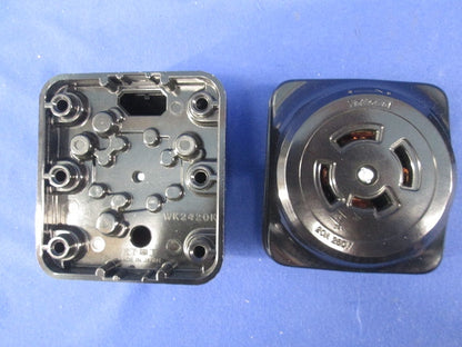 接地3P20A引掛露出コンセント(3個入) WK2420K