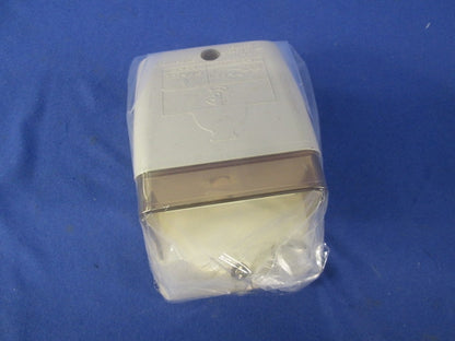 アースターミナル付フル防水コンセント(キズ・汚れ有) WK2111K