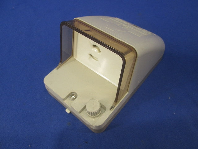 アースターミナル付フル防水コンセント(キズ・汚れ有) WK2111K