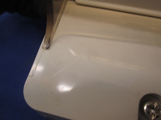 アースターミナル付フル防水コンセント(キズ・汚れ有) WK2111K