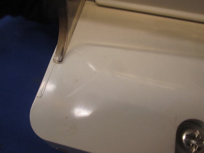 アースターミナル付フル防水コンセント(キズ・汚れ有) WK2111K