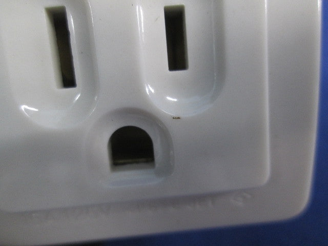 接地角型コンセント(7個入) WK3001