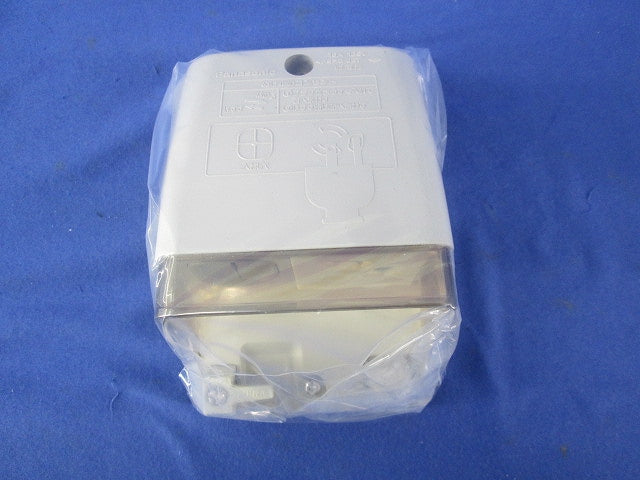 フル接地防水コンセント(ベージュ) WK4104K