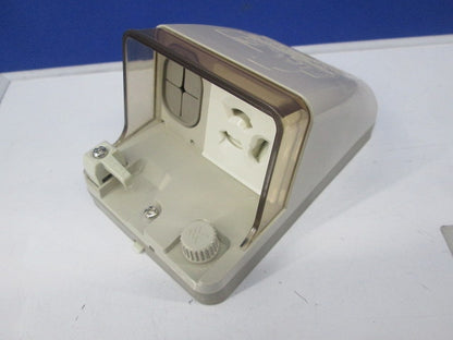 フル接地防水コンセント(ベージュ) WK4104K