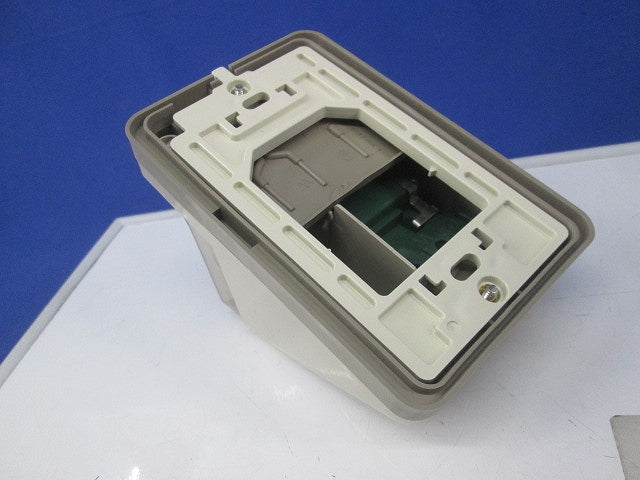 フル接地防水コンセント(ベージュ) WK4104K