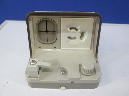 フル接地防水コンセント(ベージュ) WK4104K