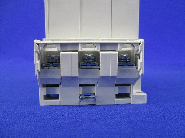 サーキットプロテクタ3P3E5A CP30-BA