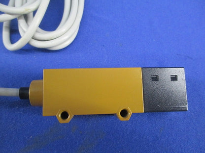 アンプ内蔵形光電センサ E3S-R2E41