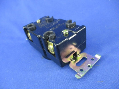 引掛形埋込コンセント3Pアース30A DC2694