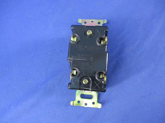 引掛形埋込コンセント3Pアース30A DC2694