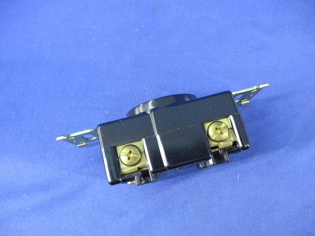 引掛形埋込コンセント3Pアース30A DC2694