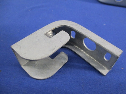 パイラック リップみぞ形鋼用管・ボックス支持金具(15個入)(亜鉛) Z-K10L