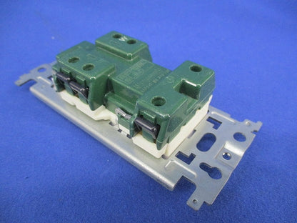 埋込アースターミナル付接地ダブルコンセント(6個入) WN11329