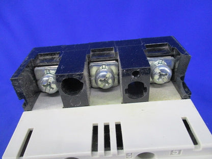 ノーヒューズ遮断器3P15A NF30-CS