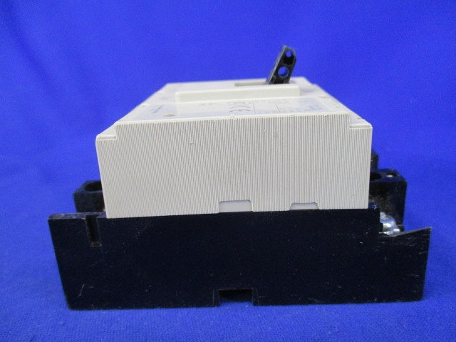 ノーヒューズ遮断器3P15A NF30-CS