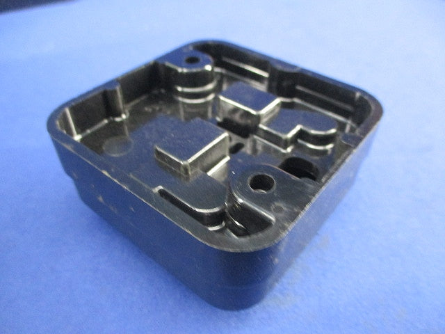2P20A角形コンセント(10個入) MR2747