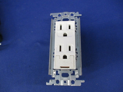 埋込アースターミナル付接地ダブルコンセント(5個入) WTF113238W