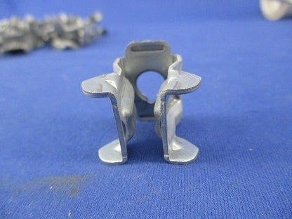 ボルト吊り金具(23個入) SDE-3