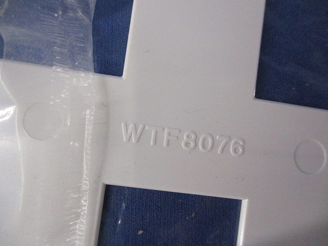 コンセントプレート3連6コ用(4枚入)(ホワイト) WTF8076