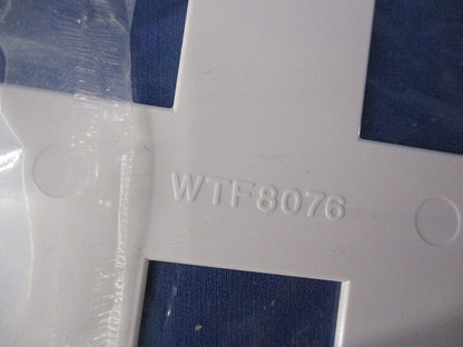 コンセントプレート3連6コ用(4枚入)(ホワイト) WTF8076